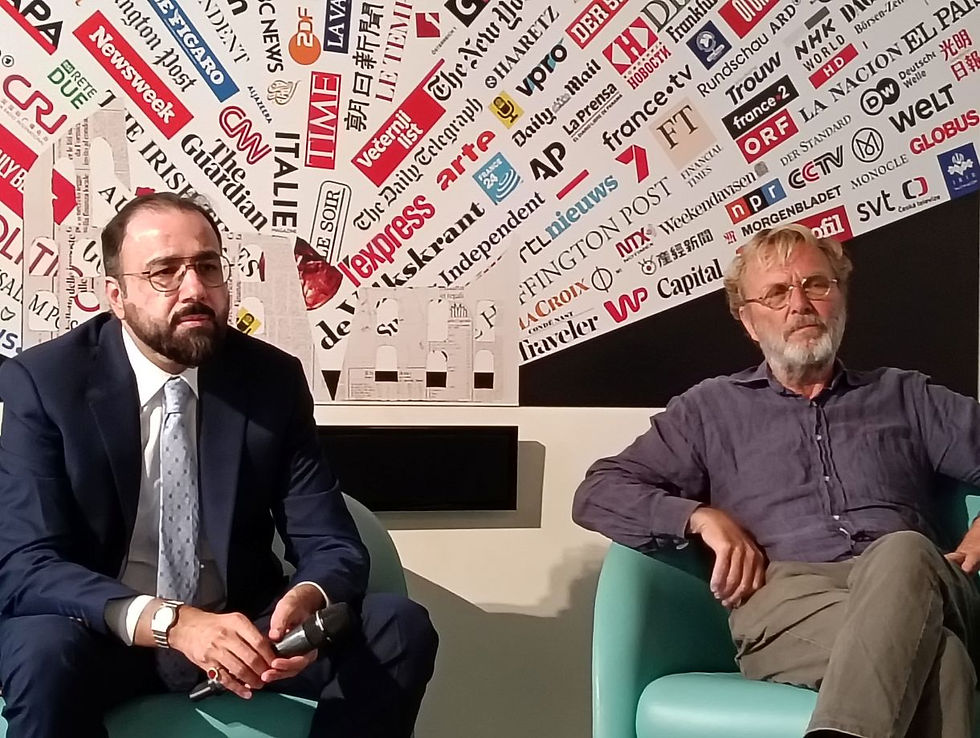 Il Ministro Chaudhry Salik Hussain con il Vicepresidente della Stampa estera Aart Heering