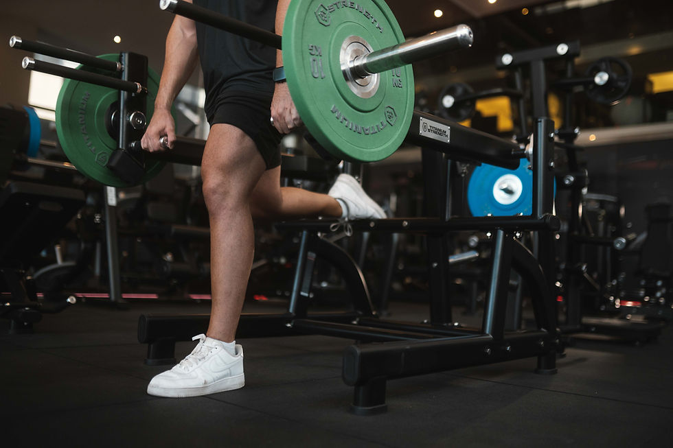Máquinas imprescindibles para un gimnasio profesional | LevantaTuGym