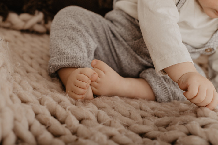 Meilenstein-Baby-Fotografie-Füße-klein.jpg