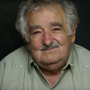 Desde y por lo pequeño, crisantemos para José Mujica