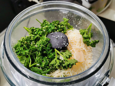 Basilikum-Petersilien-Pesto mit Cashewkerne