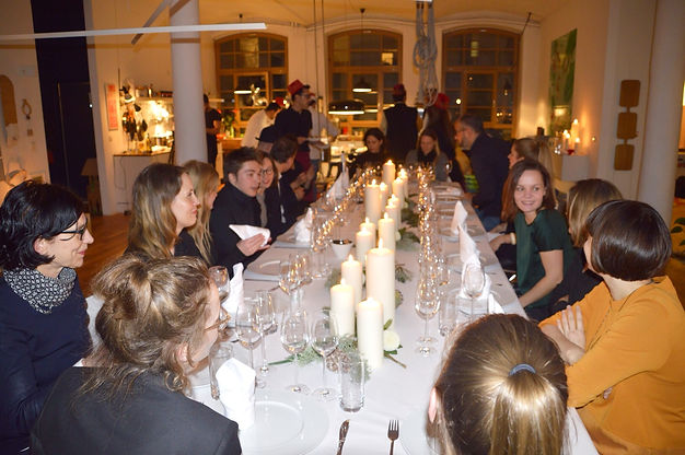 Gänge Menü in Begleitung von Oud-Live-Musik für die Weihnachtsfeier bei Coordination-Berlin. Bab Kisan (Catering & Partyservice bietet die feine arabische Küche an)