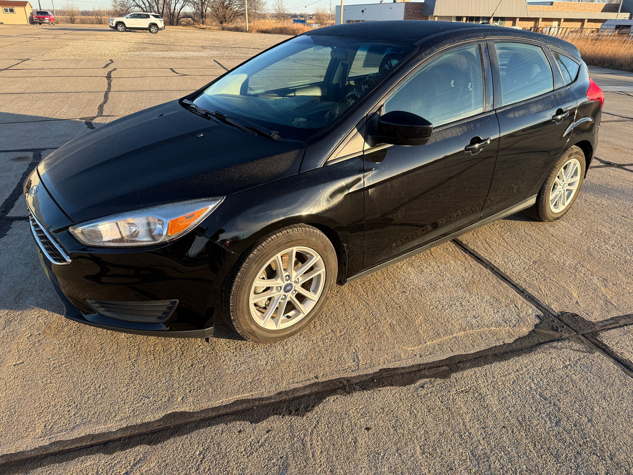 2018 Ford Focus SE's photo