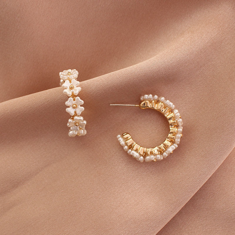 Thumbnail: C Shape White Flower Decor Elegant Hoop Earrings