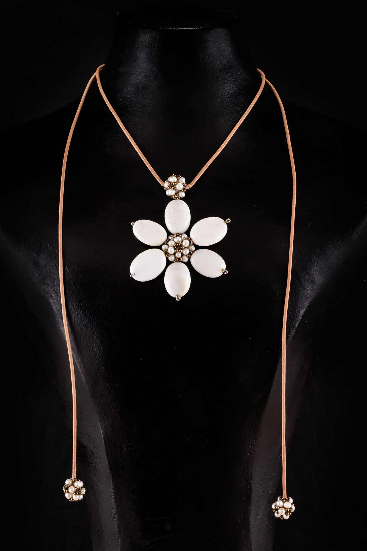 COLLAR UNA FLOR MARGARITA