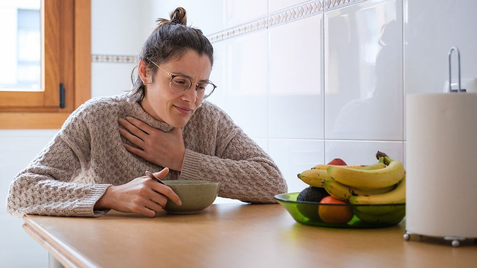 Bolesť pri prehĺtaní: Čo ju spôsobuje a kedy je potrebná gastroskopia?
