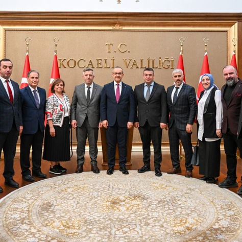Kocaeli Trabzonlular Derneği yönetimi Vali Yavuz’u ziyaret etti