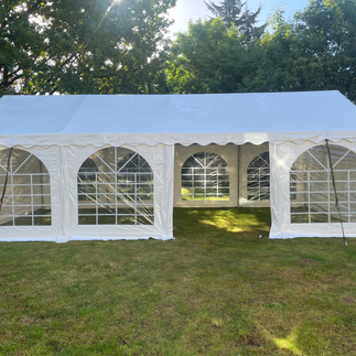 4x8m marquee in a garden