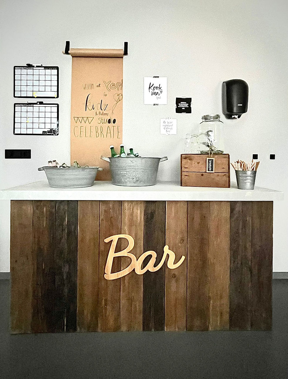 Thumbnail: BAR | houten letters