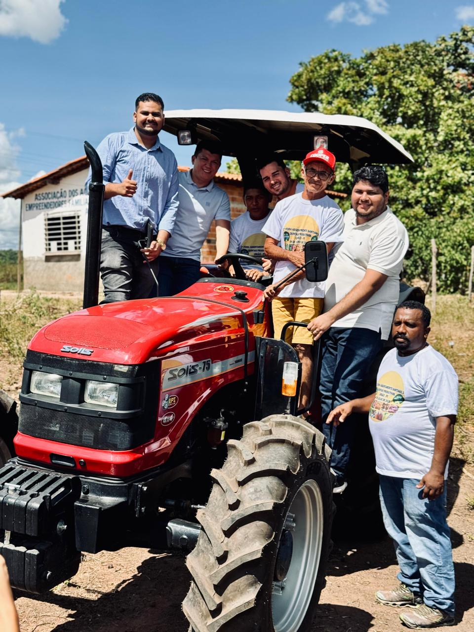 A participação de Rubens Vieira na feira reforça seu compromisso com o desenvolvimento rural e com a melhoria da qualidade de vida das comunidades assentadas. O deputado reafirmou seu apoio às iniciativas que promovem a agricultura familiar e destacou a importância de continuar investindo em infraestrutura para garantir o crescimento sustentável da região, além de garantir melhorias para o setor através de leis, como por exemplo, sua recente sancionada Lei 8.706, que criou a Política Estadual de Incentivo e Fomento às feiras da Agricultura Familiar e Agronegócio.
