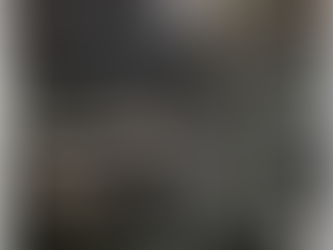 Carro atropela motoqueiros e motorista foge