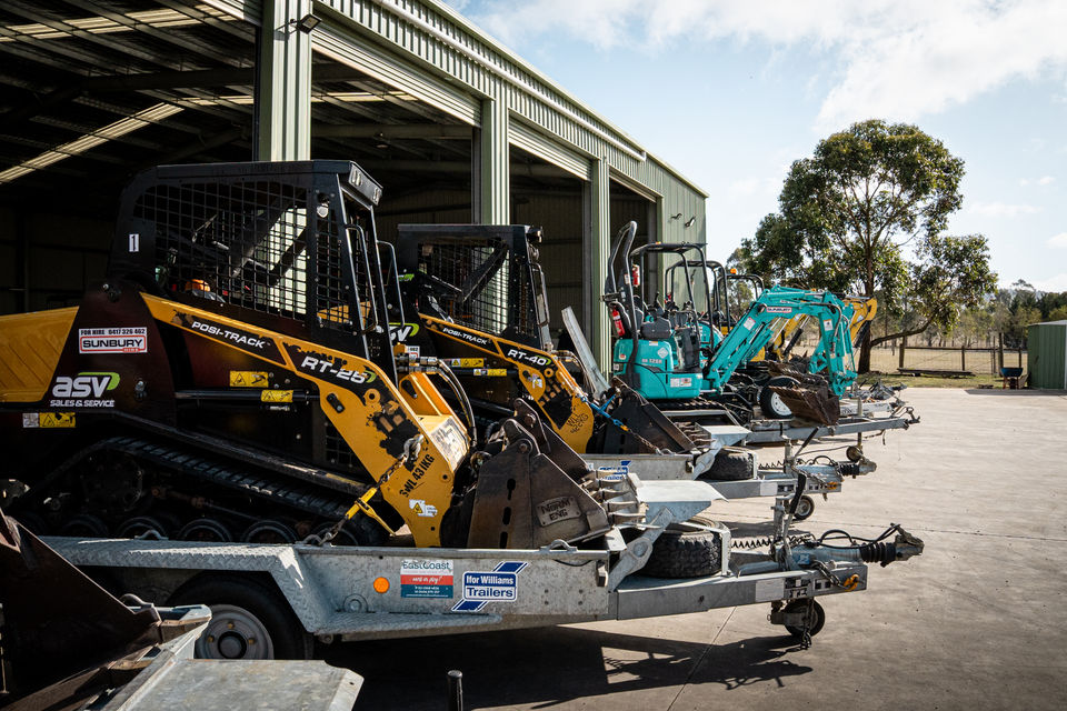 Sunbury Hire dry hire excavator, skid steer and loader equipment for hire in Sunbury, Gisborne and Macedon Ranges