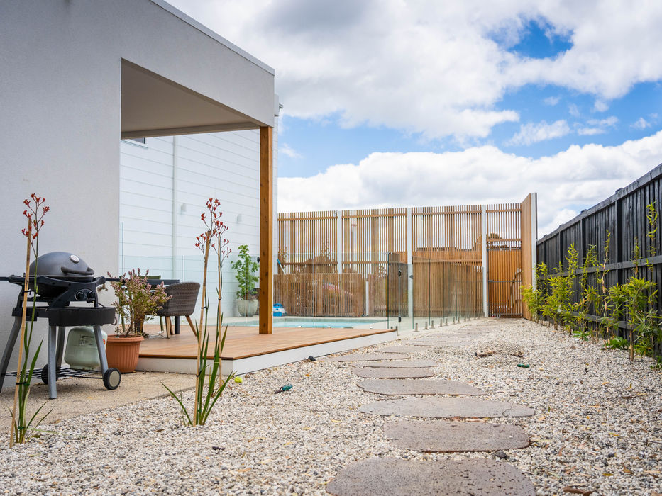 Landscaping supplies – soil, mulch & pavers at Macedon Nursery.