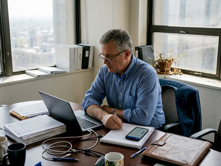 Auditor participating in CPE seminar webinar