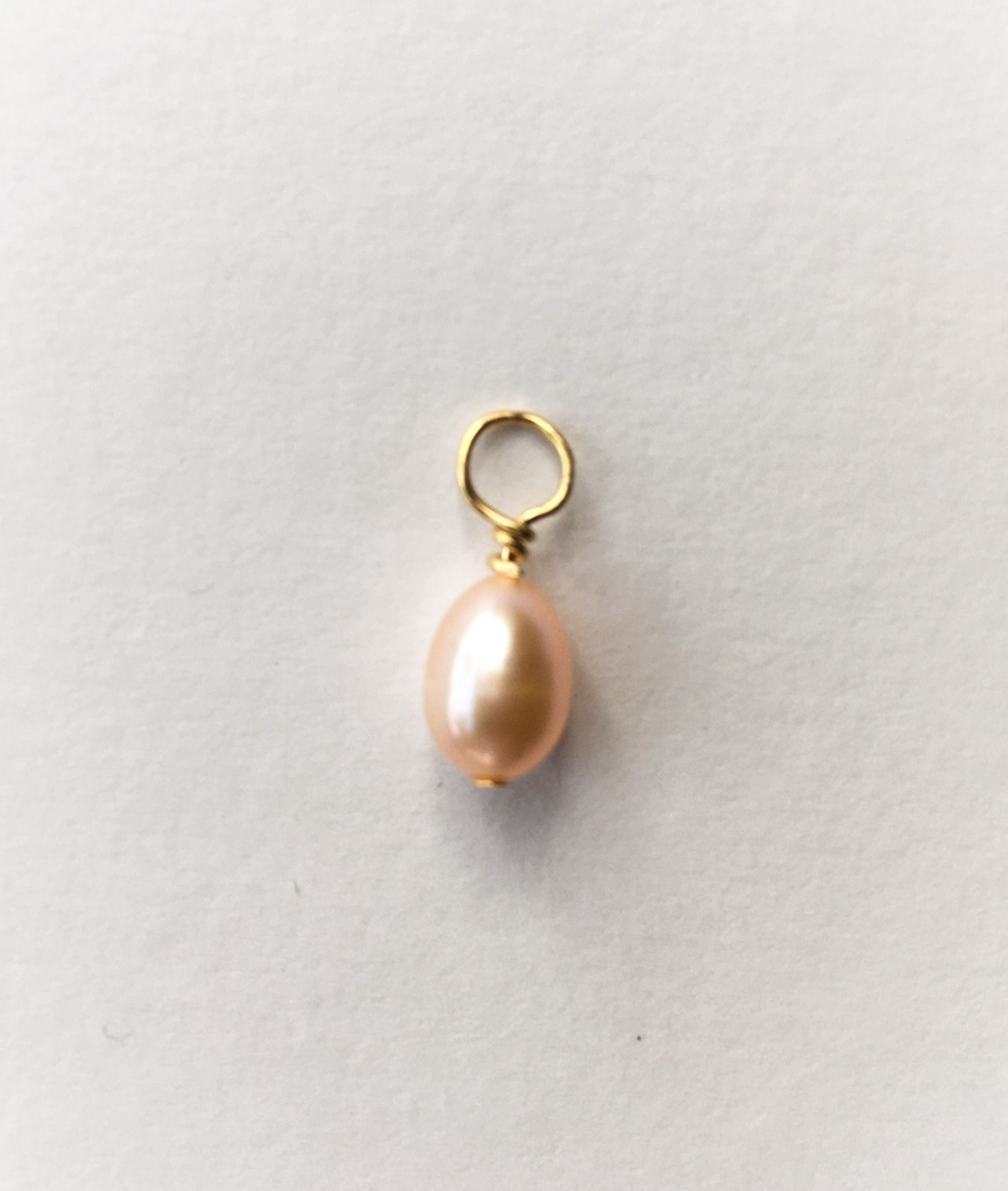 Huggie charm - large pink freshwater pearl /2 options