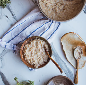 PORRIDGE (AVOINE, TAPIOCA, SOUCHET, CHIA, FLOCONS DE CÉRÉALES VARIÉES ) POUR PETIT-DÉJEUNER D'HIVER 
