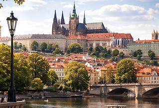 Prague-Night-Tour-Charles-Bridge-Old-Town-lady-of-golden-prague_edited.jpg