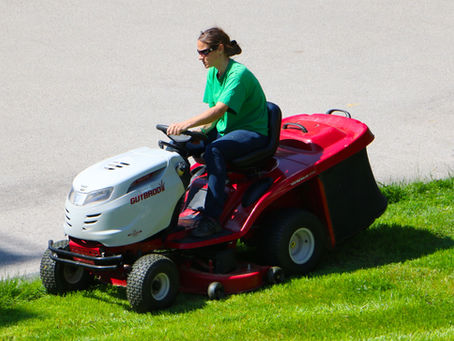 Small Riding Lawn Mowers: Sizes, Types & Buying Guide