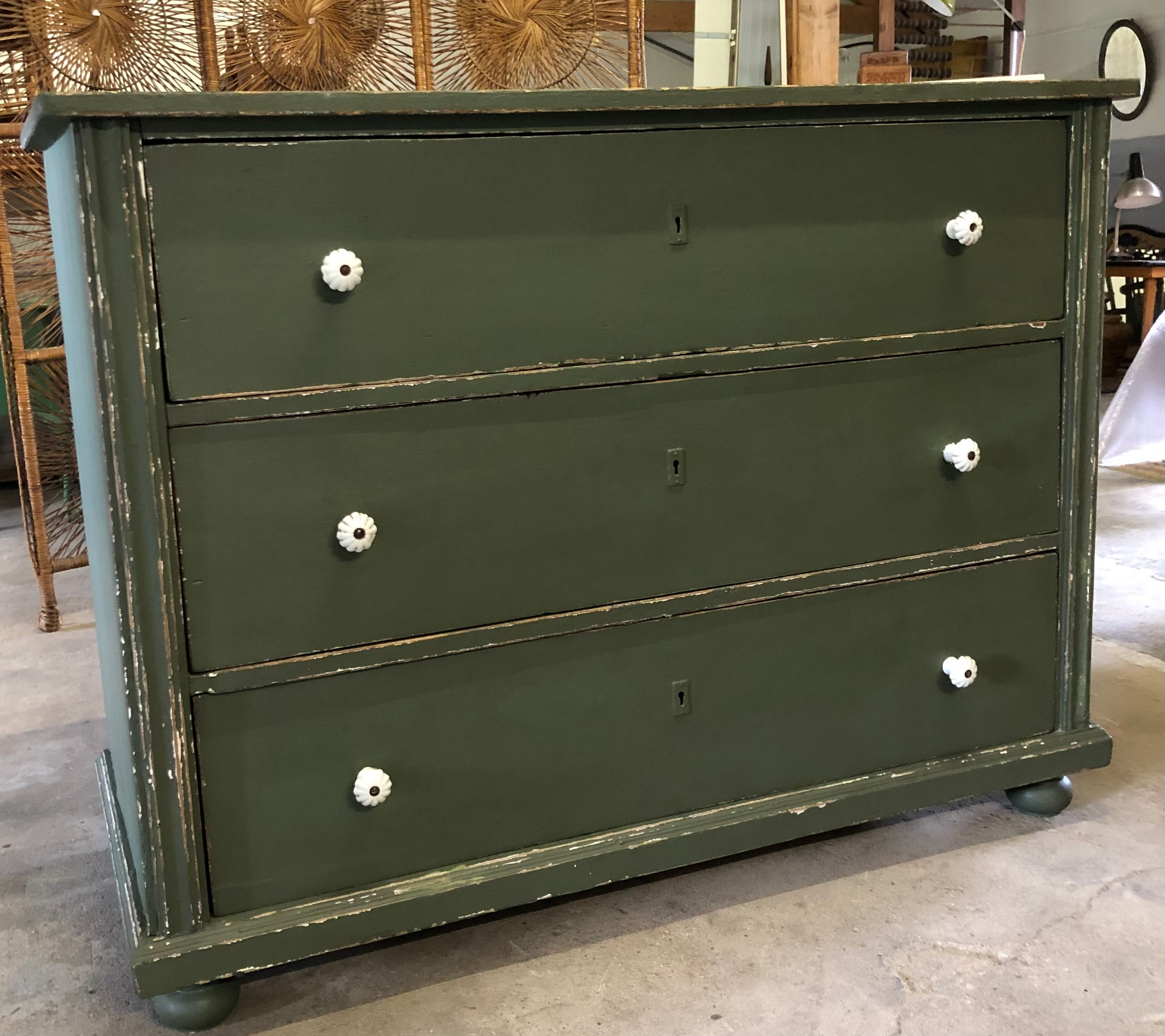 Zijkant ladekast restyled by Babuschka - Fusion Mineral Paint Bayberry