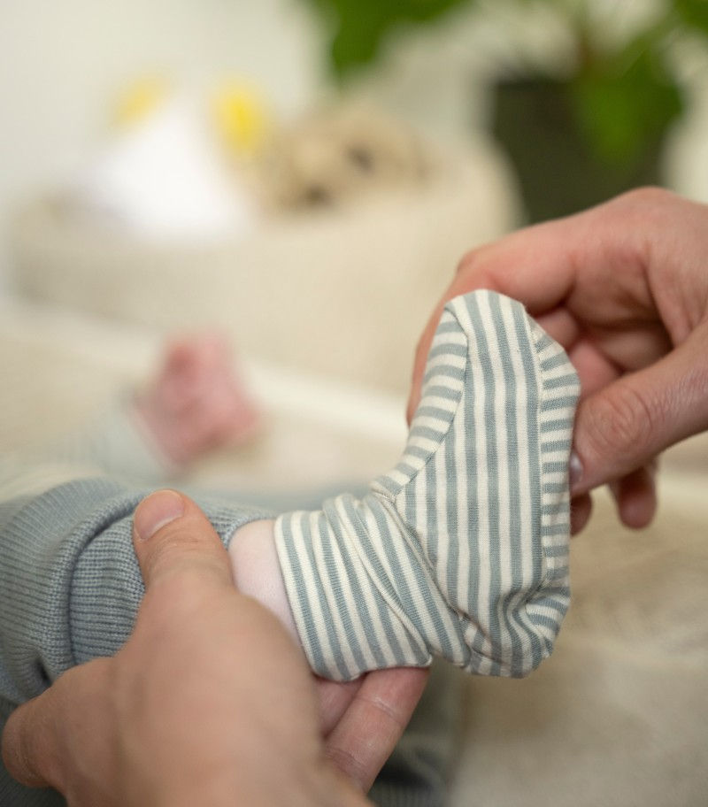 Baby Outfit in Altrosa-Streifen aus Bio-Baumwolle – Baby’s Only