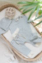 Baby Pullover Stripe Set mit Hose und Mütze im Babykorb