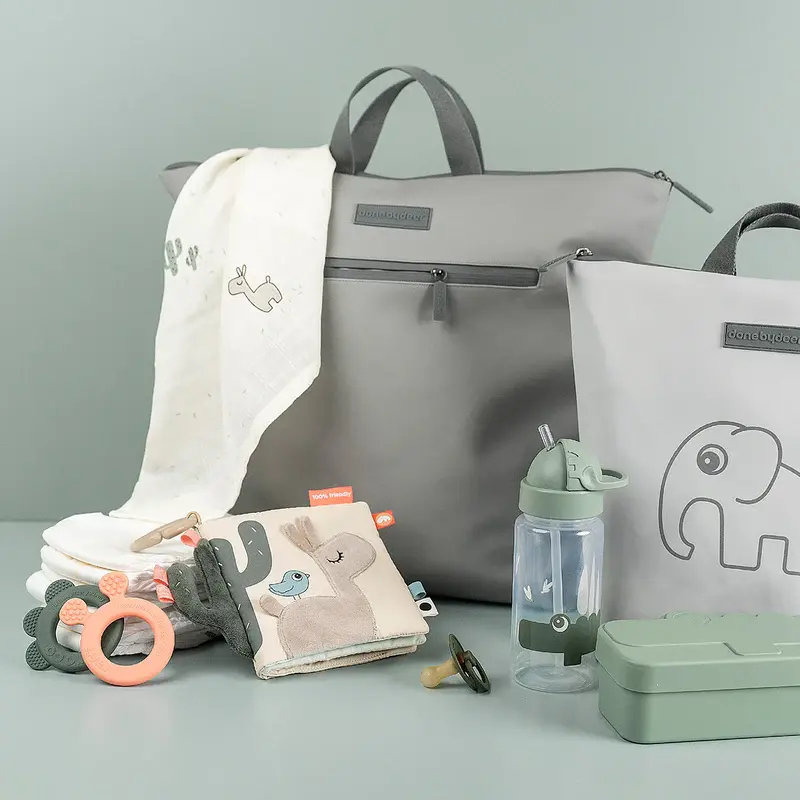 Auslaufsichere Done by Deer Trinkflasche Croco mit Strohhalm