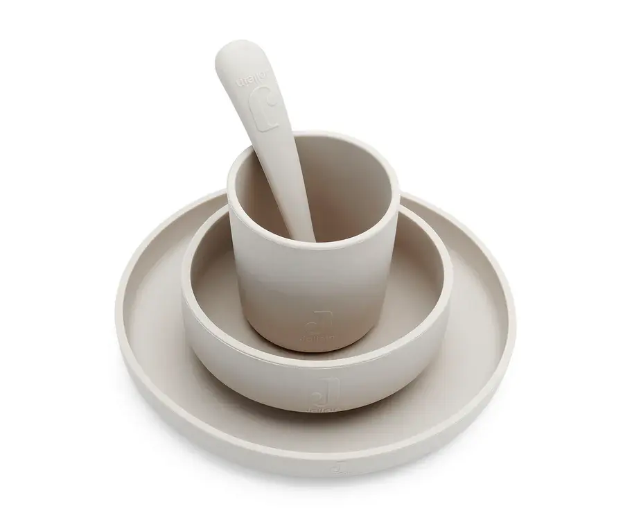 Kindergeschirr-Set Silikon 4-teilig in Nougat – Teller, Schale, Becher, Löffel