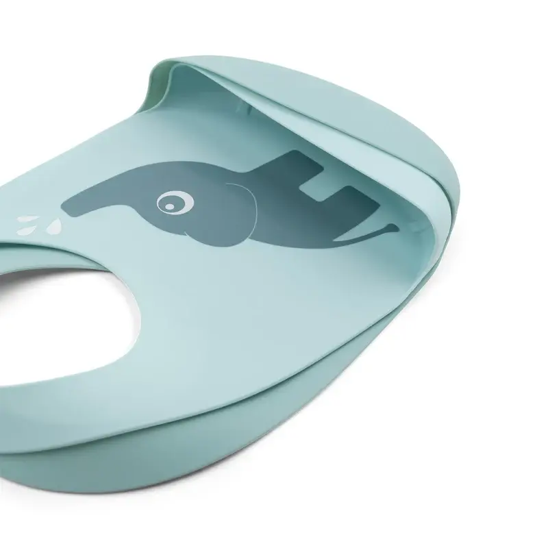 Detailaufnahme Silikon Lätzchen Done by Deer – große Auffangtasche aus flexiblem Silikon