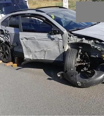 Araçariguama: Acidente entre BMW e caminhão-cegonha deixa um ferido na Castello