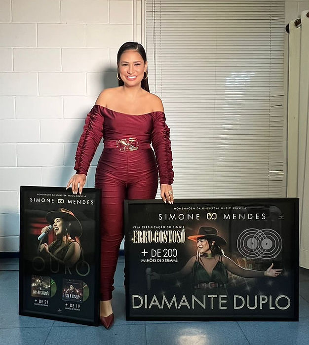 Simone Mendes conquista diamante duplo por Erro Gostoso
