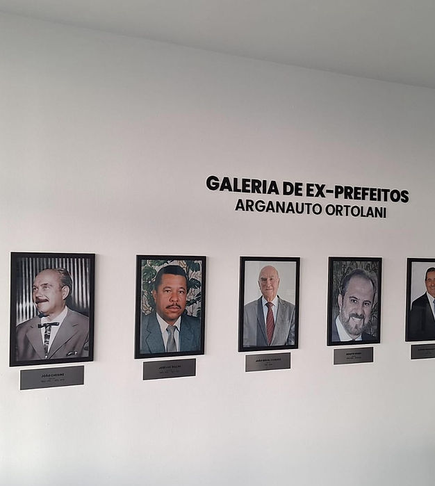 Prefeitura de Mairinque inaugura nova galeria de ex-prefeitos no Paço Municipal