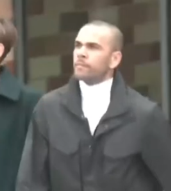 Daniel Alves deixa prisão após pagar fiança de R$ 5,4 milhões
