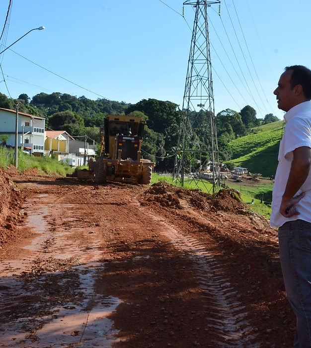 Marquinho Arruda acompanha obras de pavimentação asfáltica das ruas do Guaçu