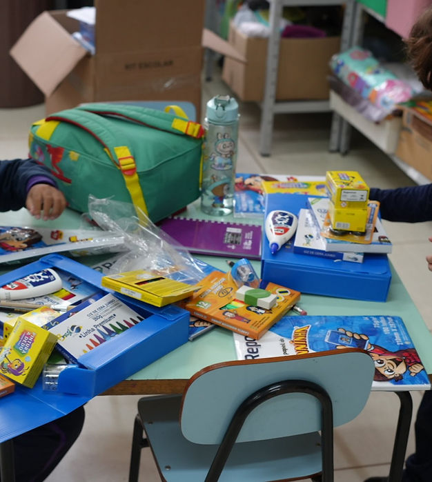 São Roque inicia distribuição de kits escolares e anuncia entrega de uniformes de verão