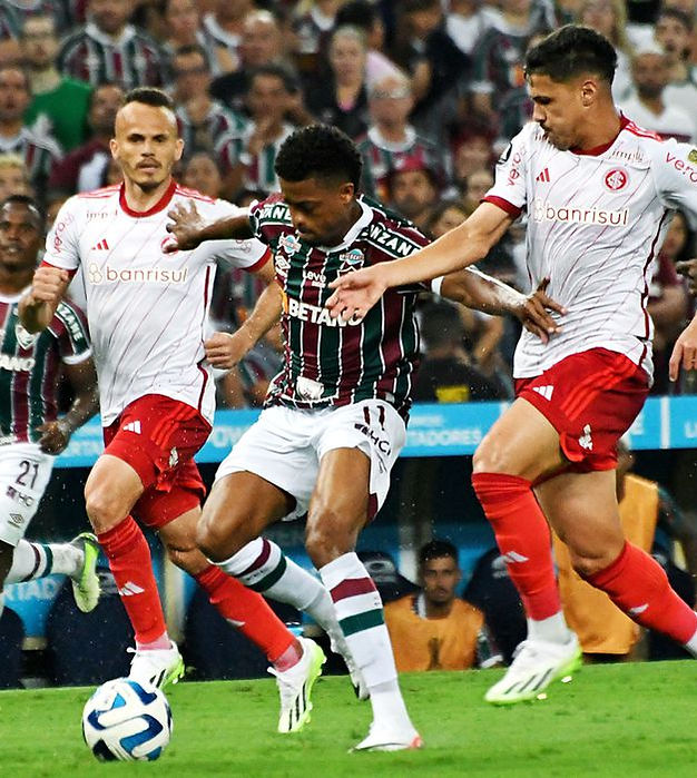 Mesmo com um a menos, Flu arranca empate com o Inter na Libertadores