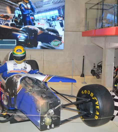 Escultura que imagina final alternativo para Ayrton Senna é atração em parque de São Roque