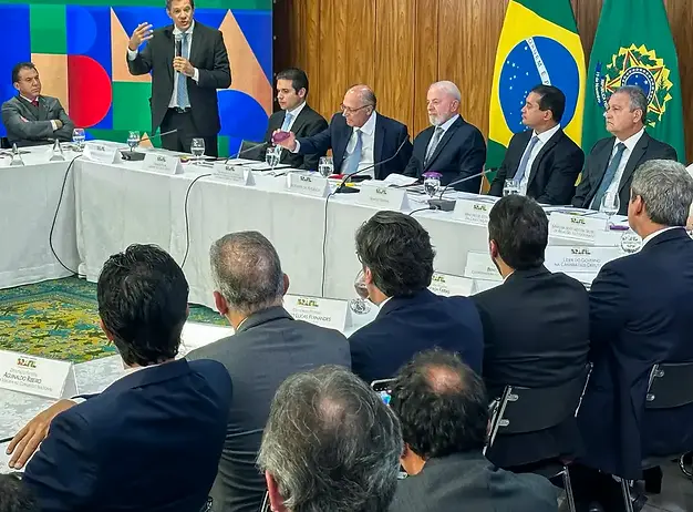 Lula entrega projeto de isenção de IR para quem ganha até R$ 5 mil
