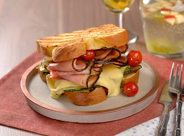 Um sanduiche bem-feito pode substituir uma refeição e sem prejuízo à nutrição. Basta usar a criatividade. Que tal um sanduíche de Brioche enriquecido com legumes?