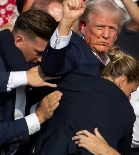 Trump dá primeira entrevista após levar tiro: 'Deveria estar morto'