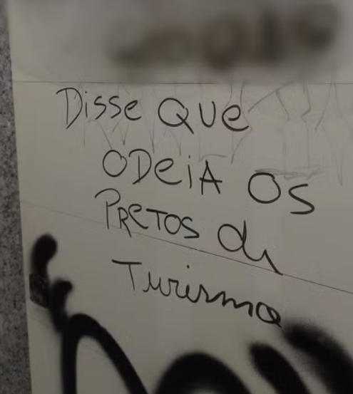 Com laudo de caligrafia, polícia identifica aluna suspeita de pichar frases racistas na UFSCar de Sorocaba