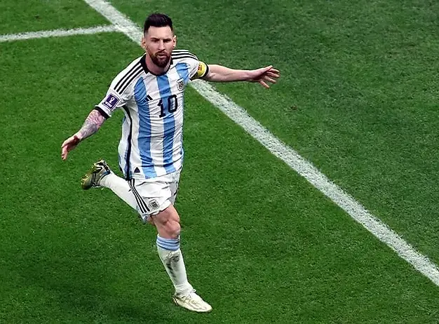 Messi marca, Argentina conquista virada histórica sobre o Egito e avança na Copa