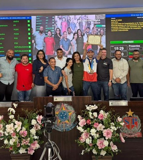 Atleta Vanderlei Barbosa recebe homenagens na Câmara Municipal de Araçariguama
