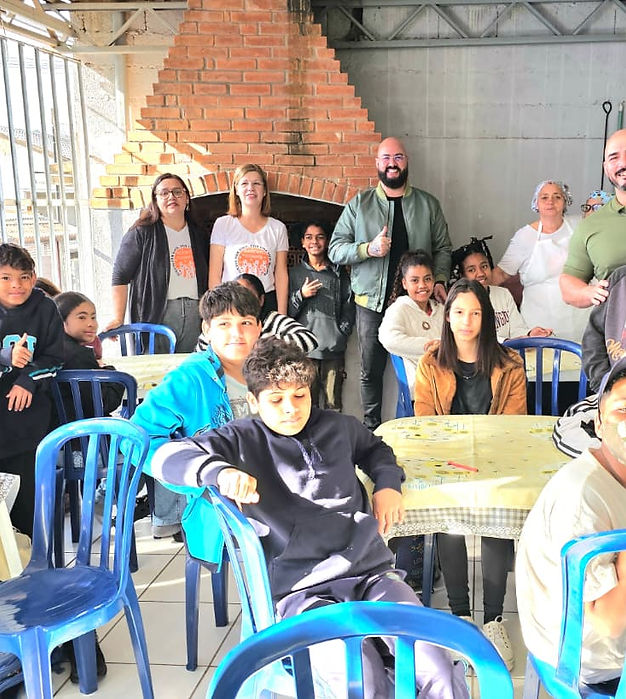 Prefeito Eduardo Thomaz visita Instituto Granada ao lado do presidente da Câmara, Rafael da Hípica