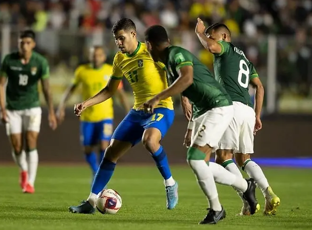 Brasil x Bolívia: onde assistir ao vivo, horário e escalações do jogo de hoje pelas Eliminatórias