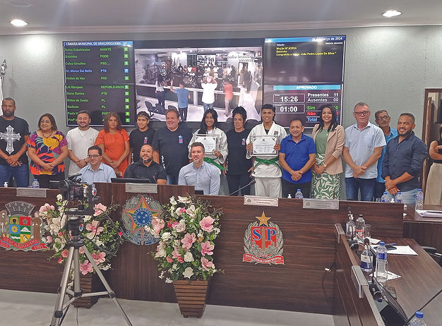 Jovens atletas receberam homenagens na Câmara Municipal de Araçariguama durante sessão ordinária