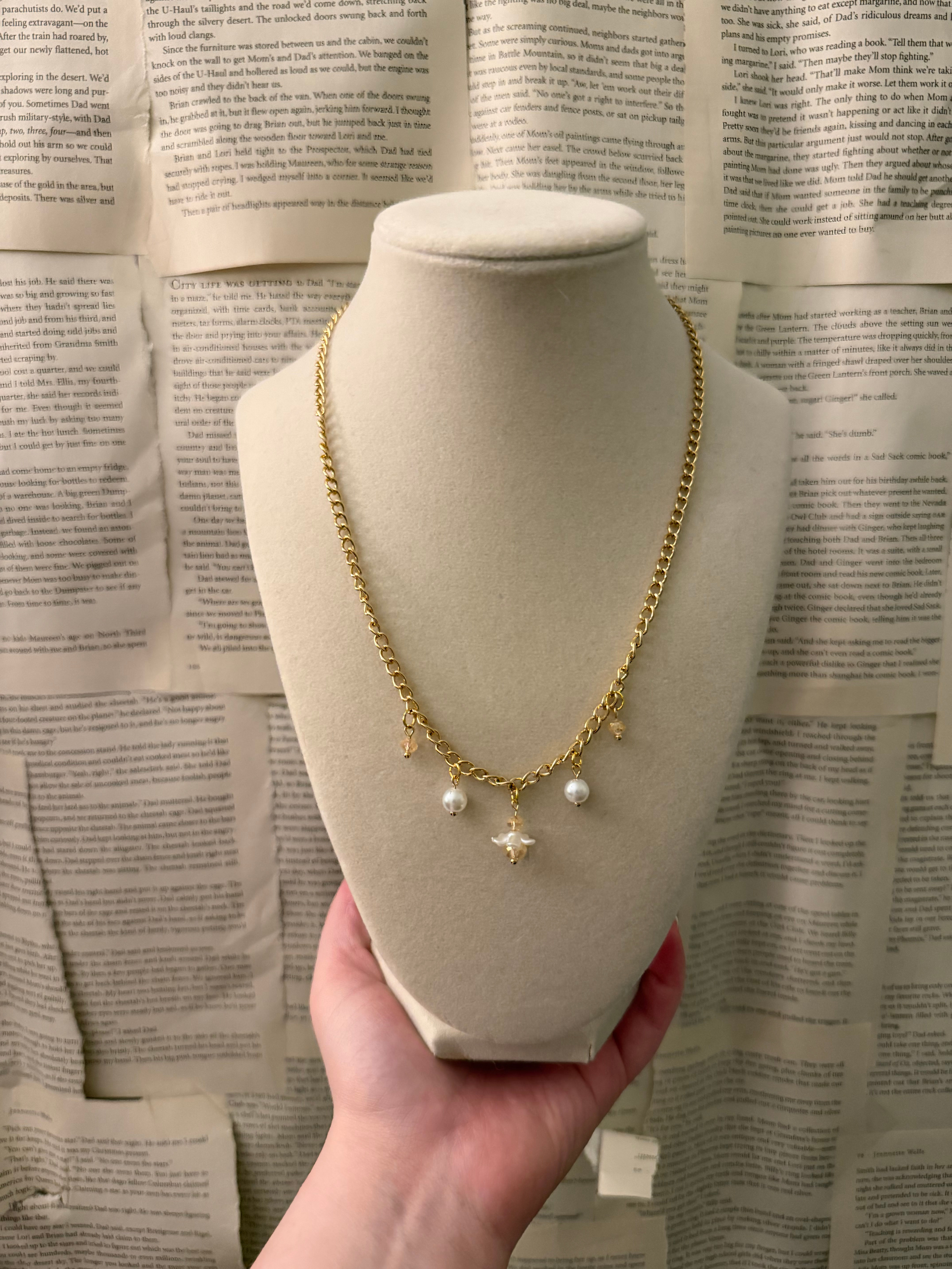 Simplistic Golden Necklace 