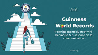 Une femme qui gravit les marches du Guinness World Records