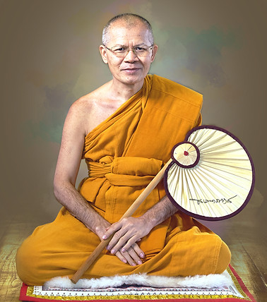 ภาพอาจารย์ถือตาลปัตร-ถ่ายปี-64-อายุ-60_resized.jpg