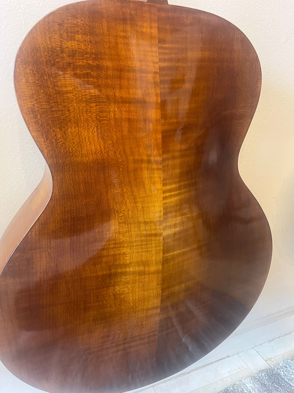 Thumbnail: Krutz Avant Archtop Guitar