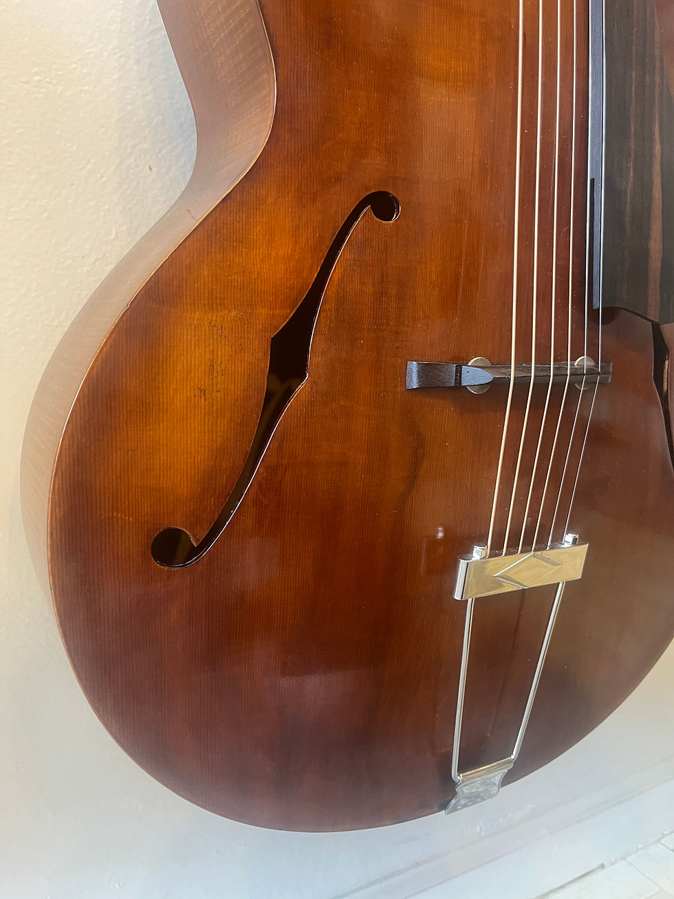 Thumbnail: Krutz Avant Archtop Guitar